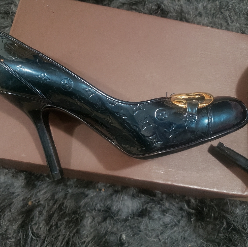 Louis Vuitton Shoes - Picture 2 of 7